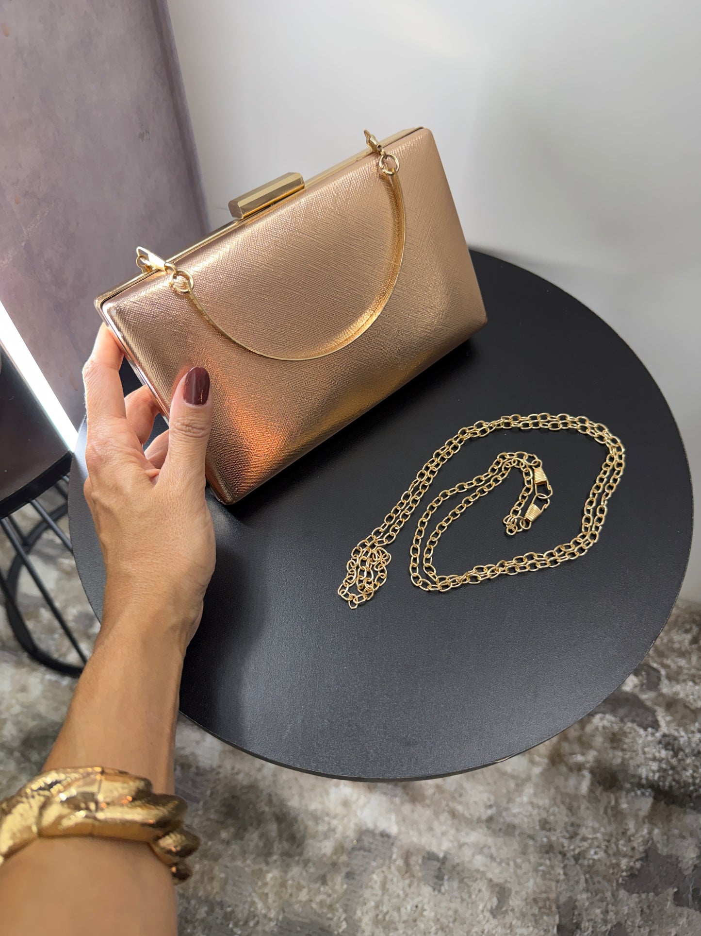 Clutch Dourada Metalizada com Corrente Removível