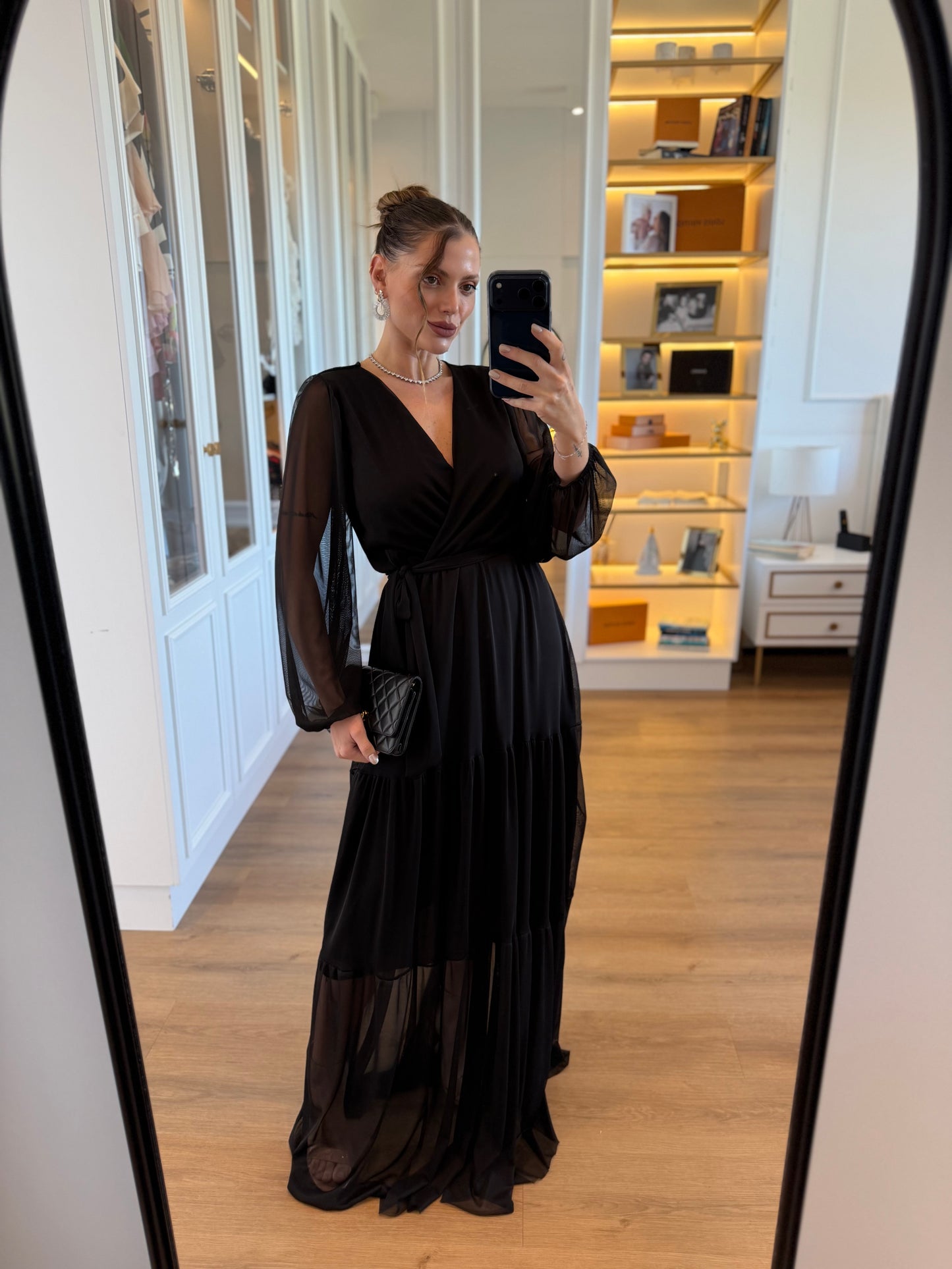 Vestido Longo em Tule com Transpasse e Cintura Ajustável