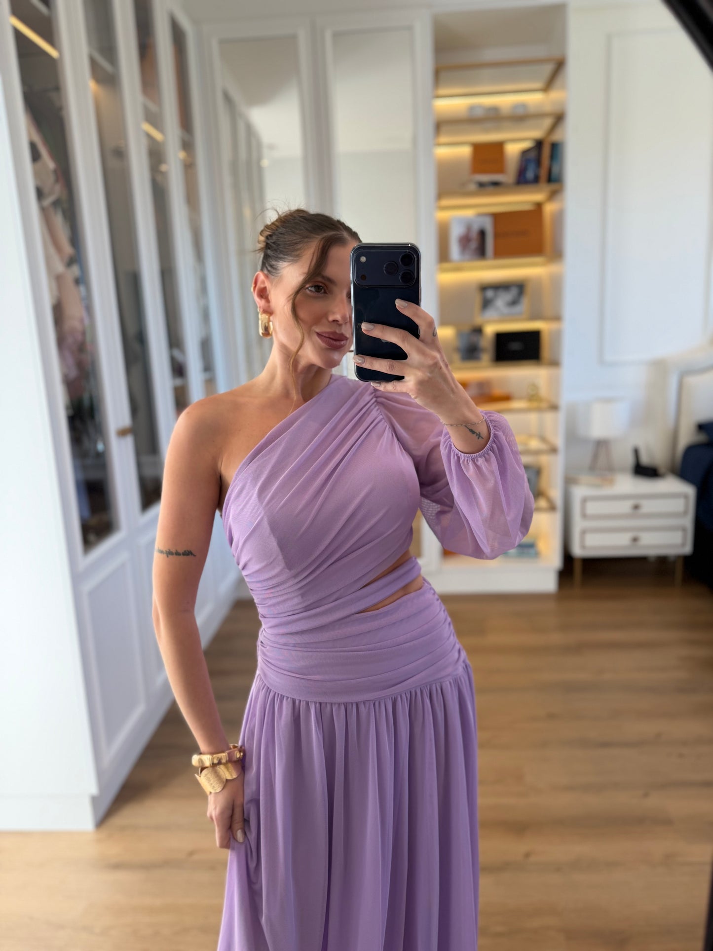 Vestido em tule recorte na lateral