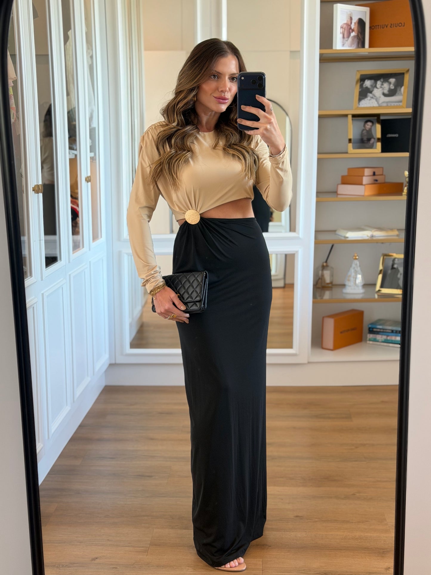 Vestido Vivi Bicolor com Recorte e Fivela Dourada