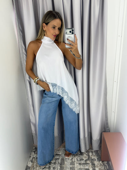 Blusa Gola Alta Assimétrica com Barra em Renda