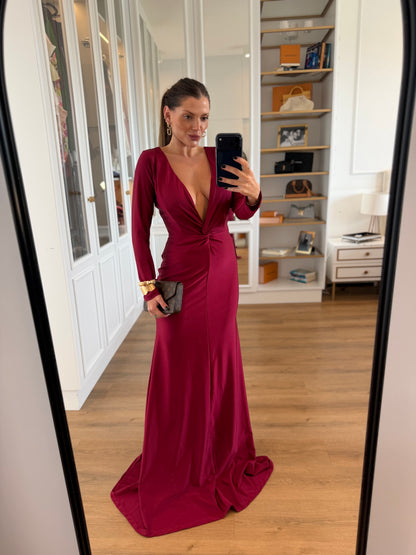 Vestido Longo Acetinado com Decote Profundo