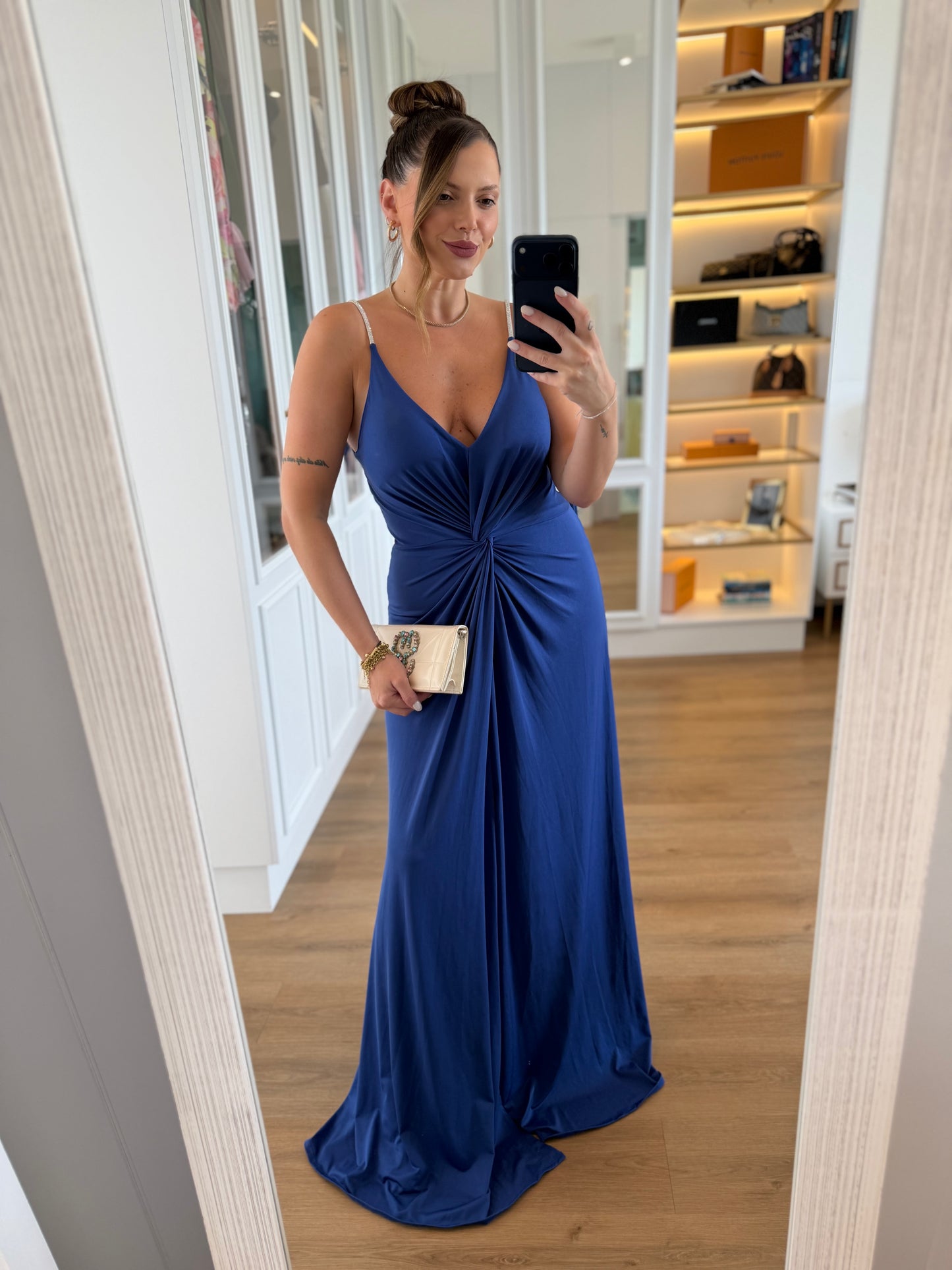 Vestido com Drapeado Central e Fenda