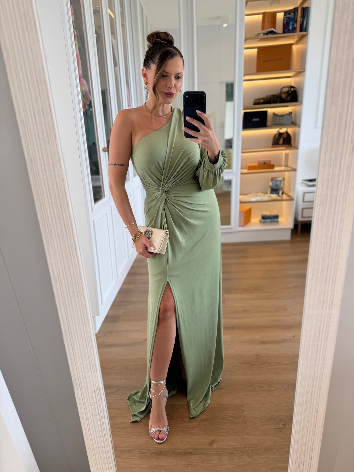 Vestido Karina Um Ombro Só com Manga longa