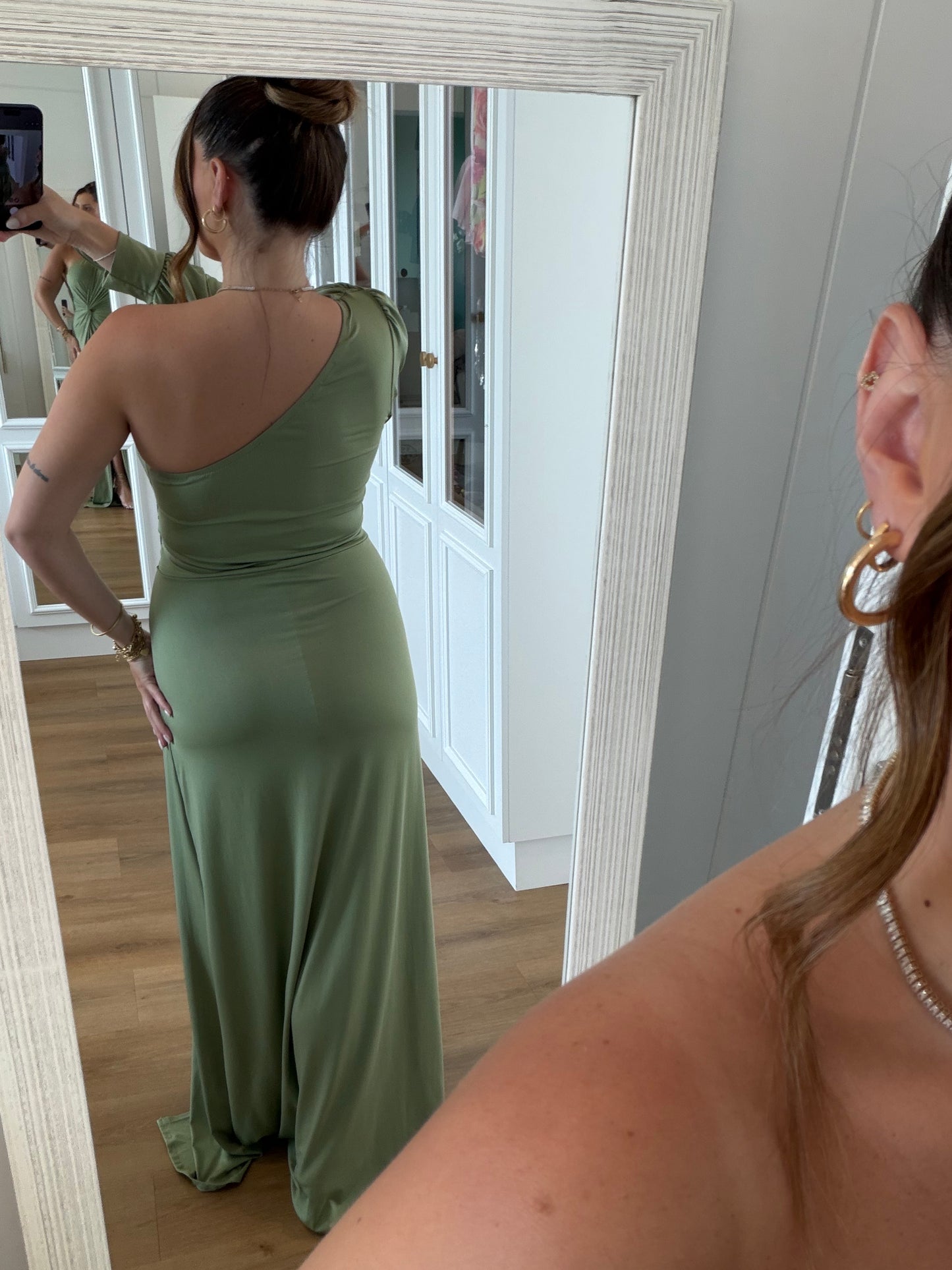 Vestido Karina Um Ombro Só com Manga longa