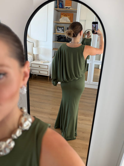 Vestido Fernanda Longo Elegante com Manga Assimétrica