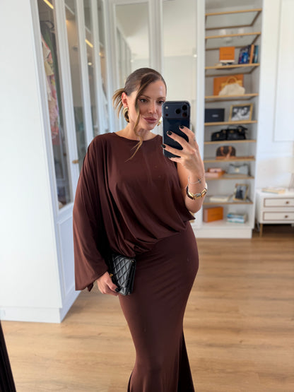 Vestido Fernanda Longo Elegante com Manga Assimétrica