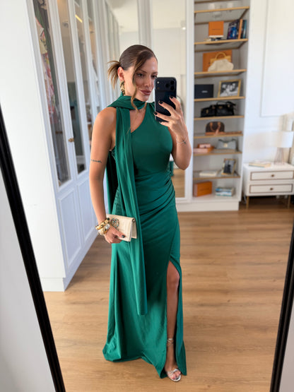 Vestido Longo Elegante com Fenda e Detalhe de Faixa