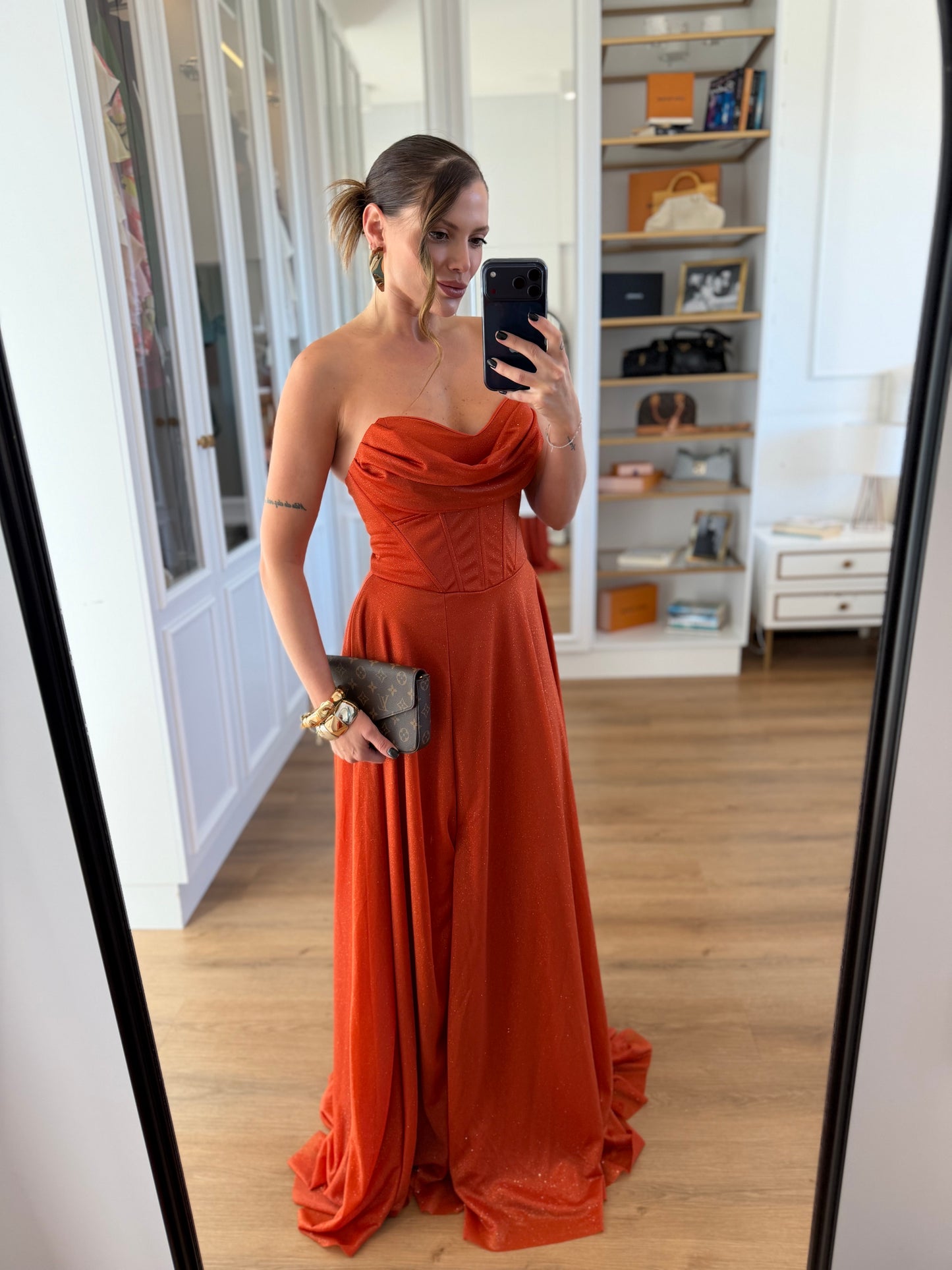 Vestido Tomara que Caia com Brilho e Corset Estruturado