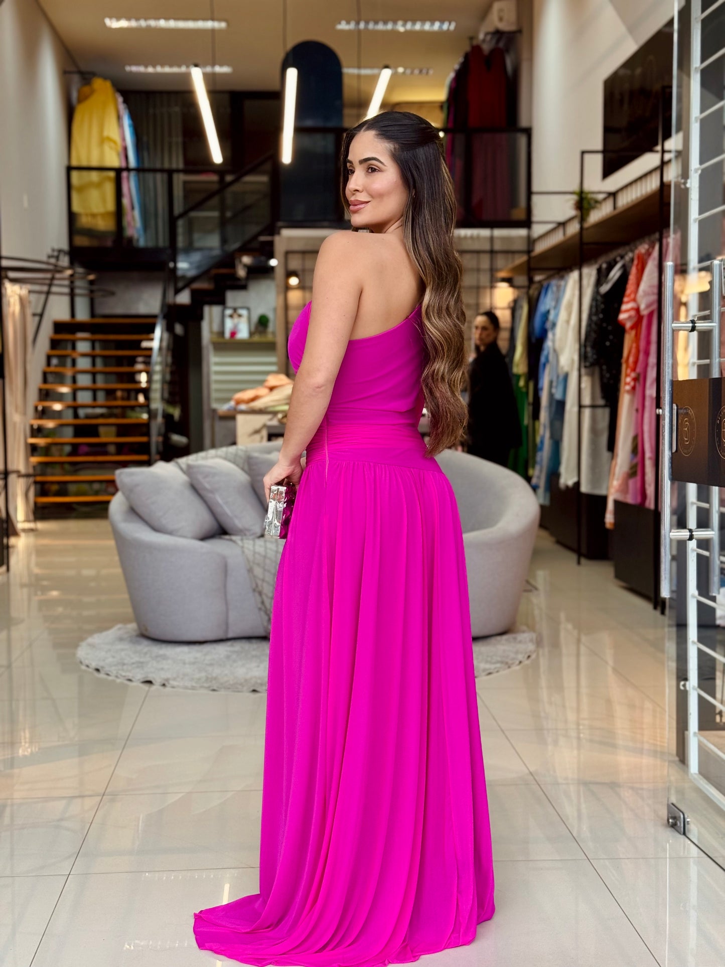 Vestido em tule recorte na lateral