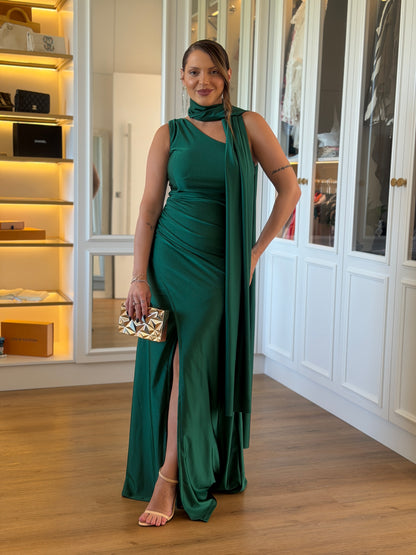 Vestido Longo Elegante com Fenda e Detalhe de Faixa