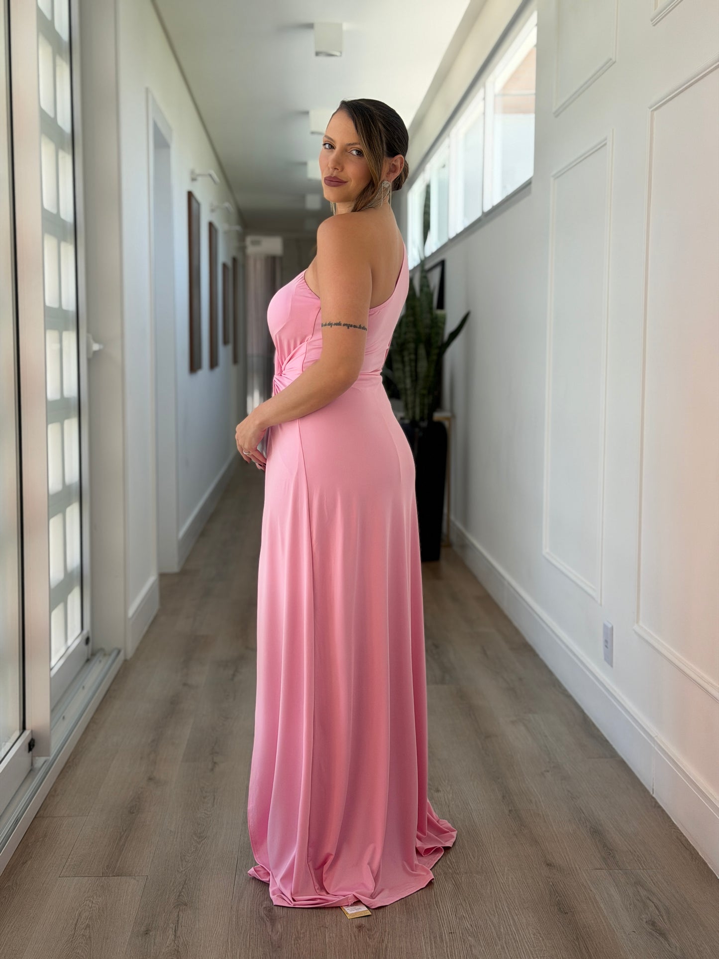 Vestido Karina Um Ombro Só com Manga longa