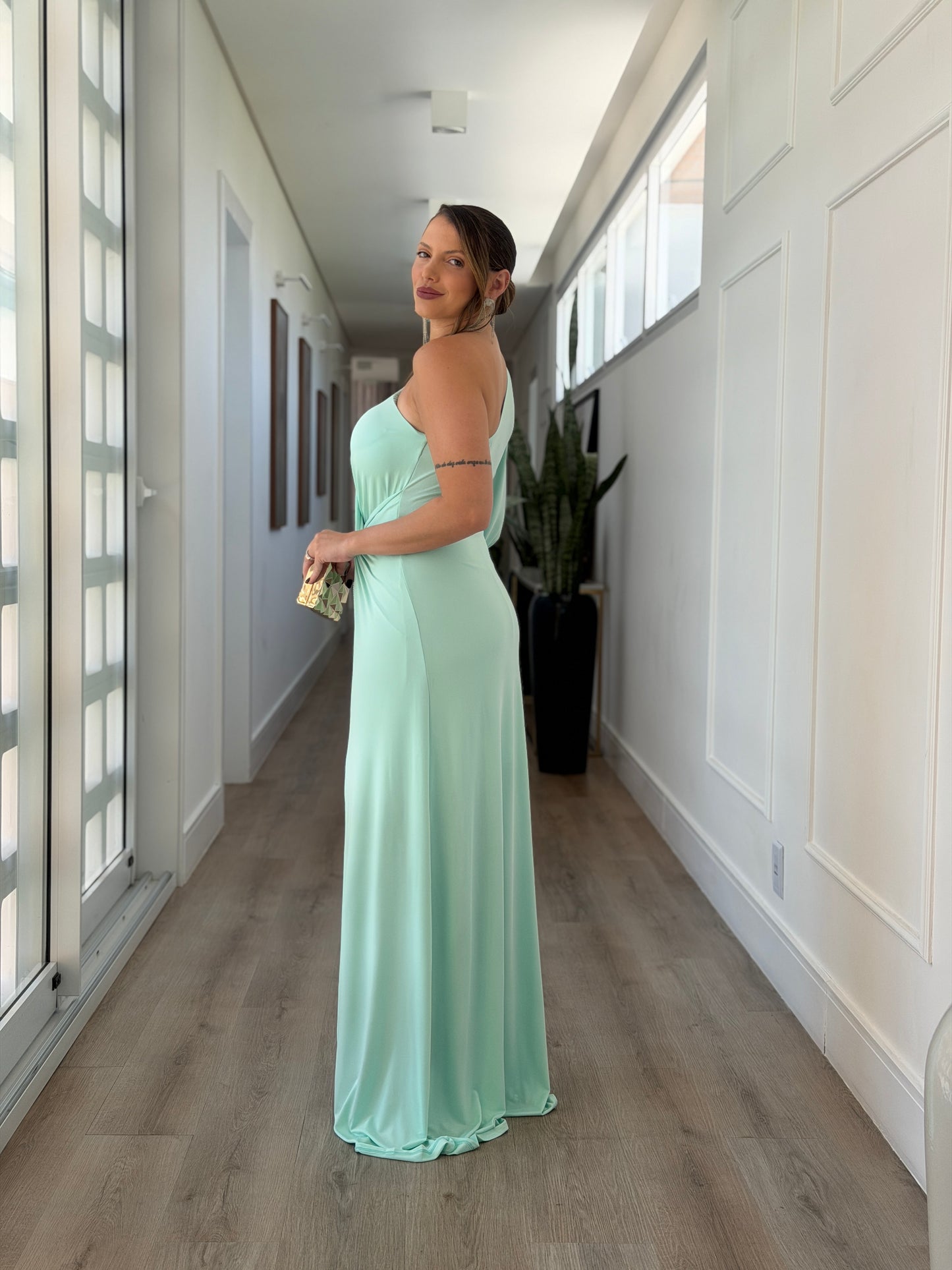 Vestido Karina Um Ombro Só com Manga longa