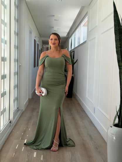 Vestido com Fenda e Manga Ombro a Ombro