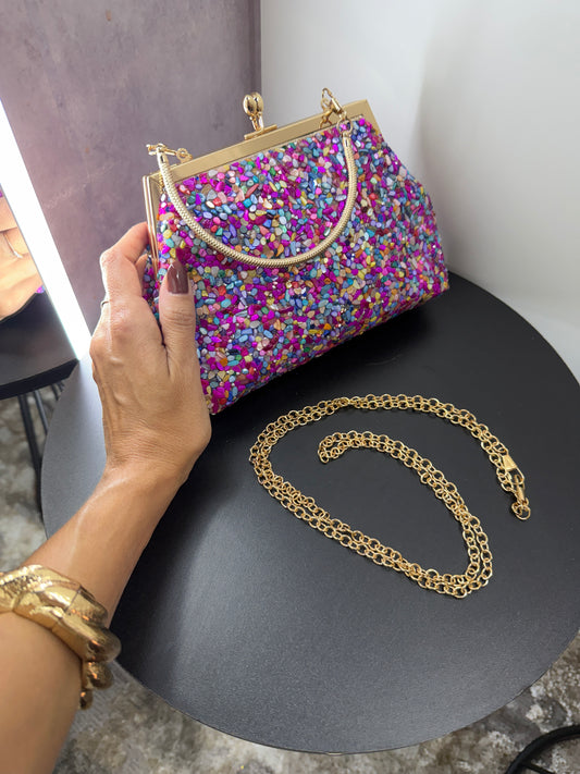 Bolsa Clutch Pedrarias Multicolor com Alça de Corrente Dourada