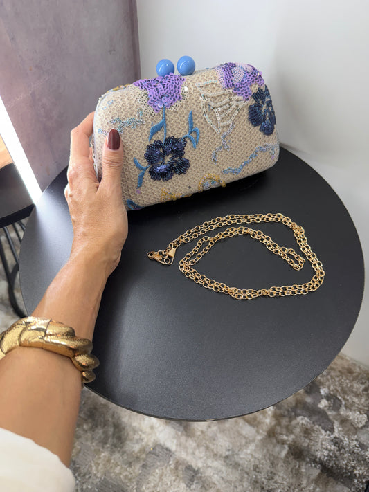 Bolsa Clutch Bordada Floral com Paetês e Fecho Esfera