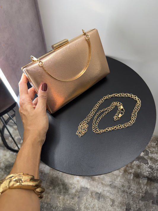 Clutch Dourada Metalizada com Corrente Removível