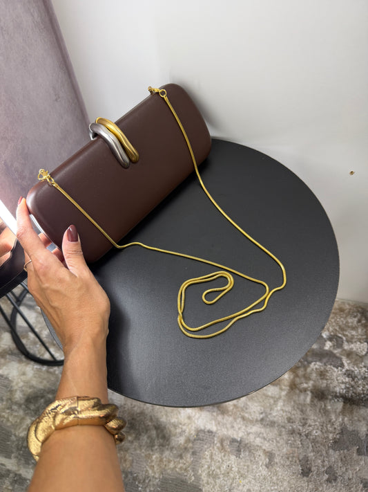 Bolsa Clutch Elegante Marrom com Alça de Corrente Dourada
