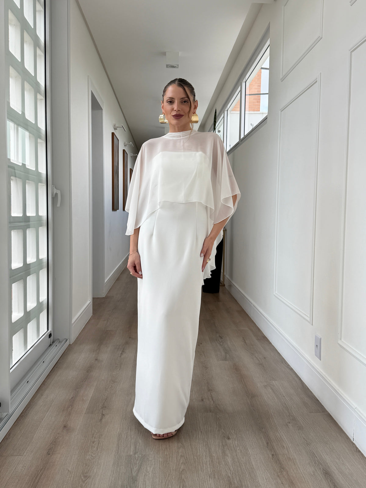 Vestido Longo Off White com Capa