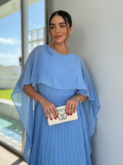 Vestido Longo com capa e Saia Plissada