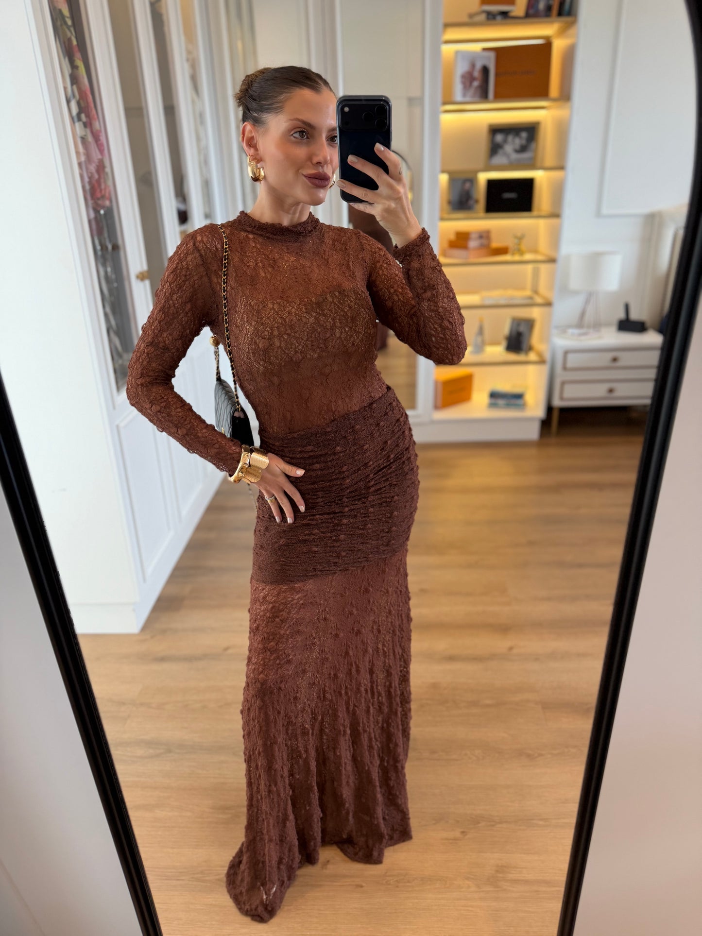 Conjunto em Renda Texturizada com Blusa de Manga Longa e Saia Longa