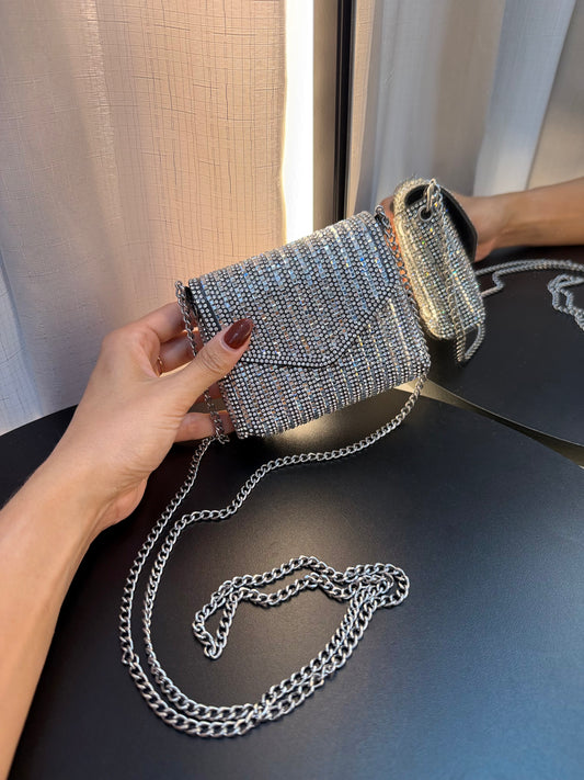 Cluth Pequena Strass Prata