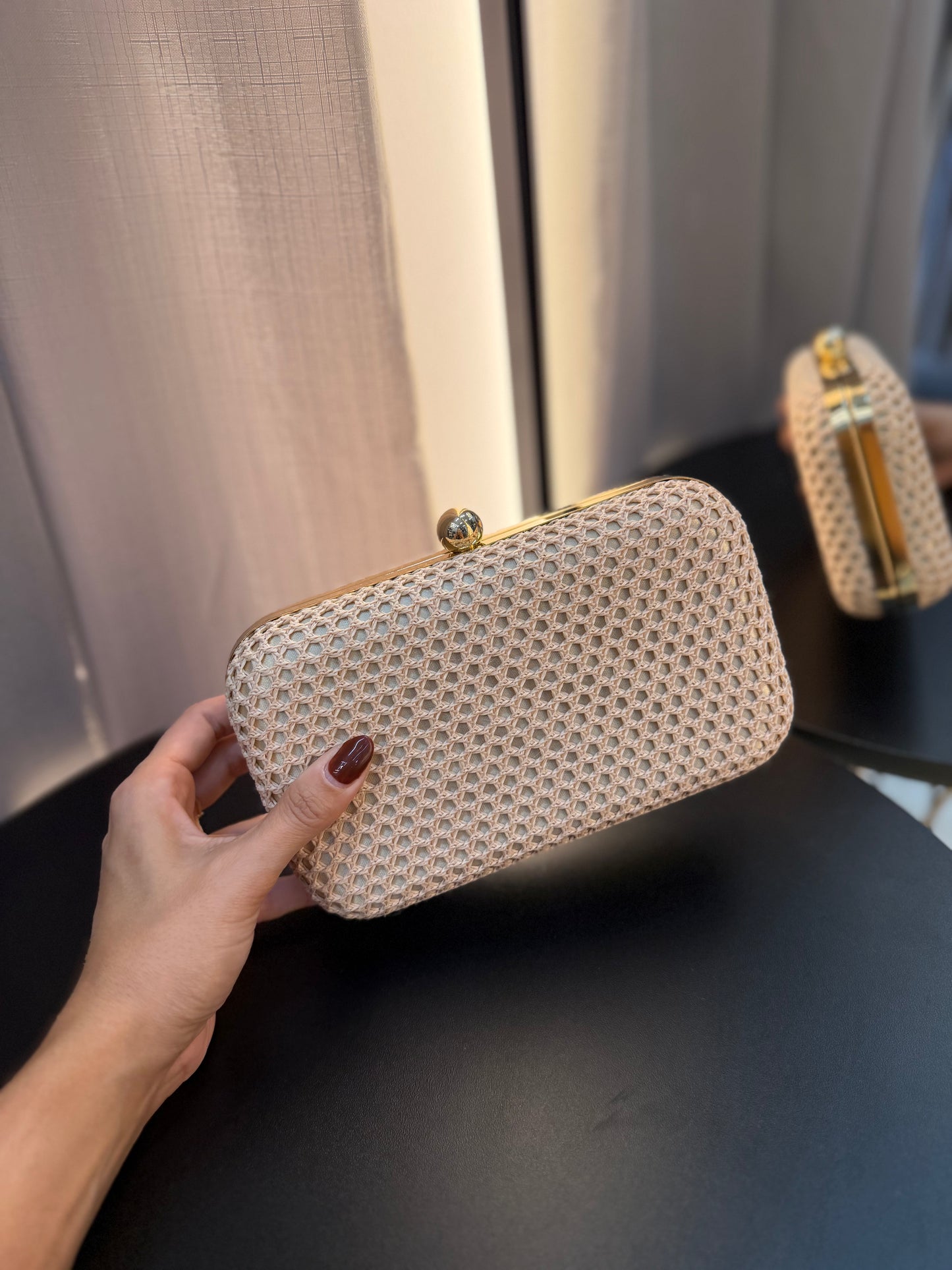 Cluth Palha com fecho dourado