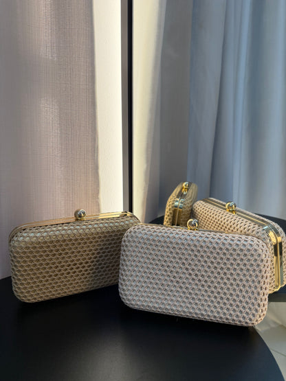 Cluth Palha com fecho dourado