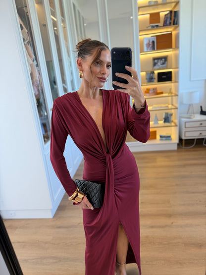 Vestido Longo Drapeado com Fenda e Decote Profundo