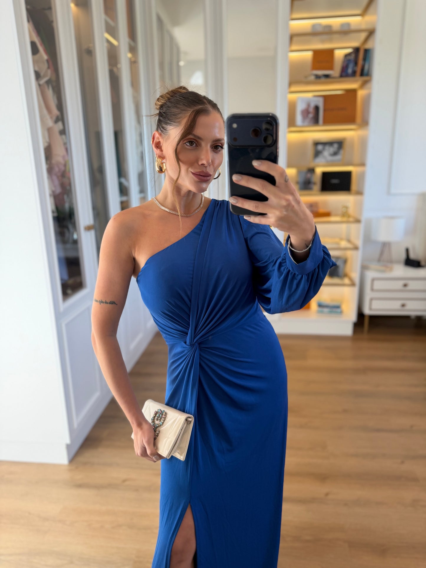 Vestido Karina Um Ombro Só com Manga longa