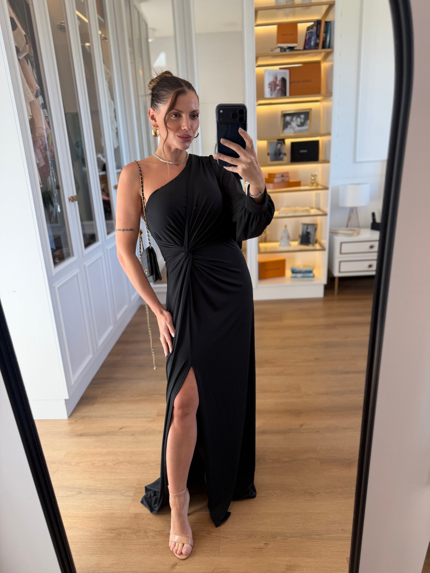 Vestido Karina Um Ombro Só com Manga longa