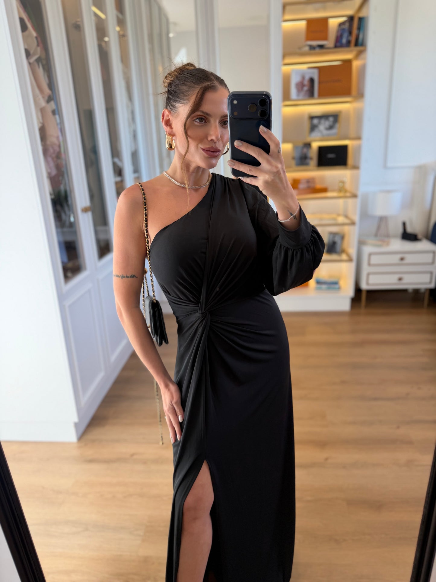 Vestido Karina Um Ombro Só com Manga longa