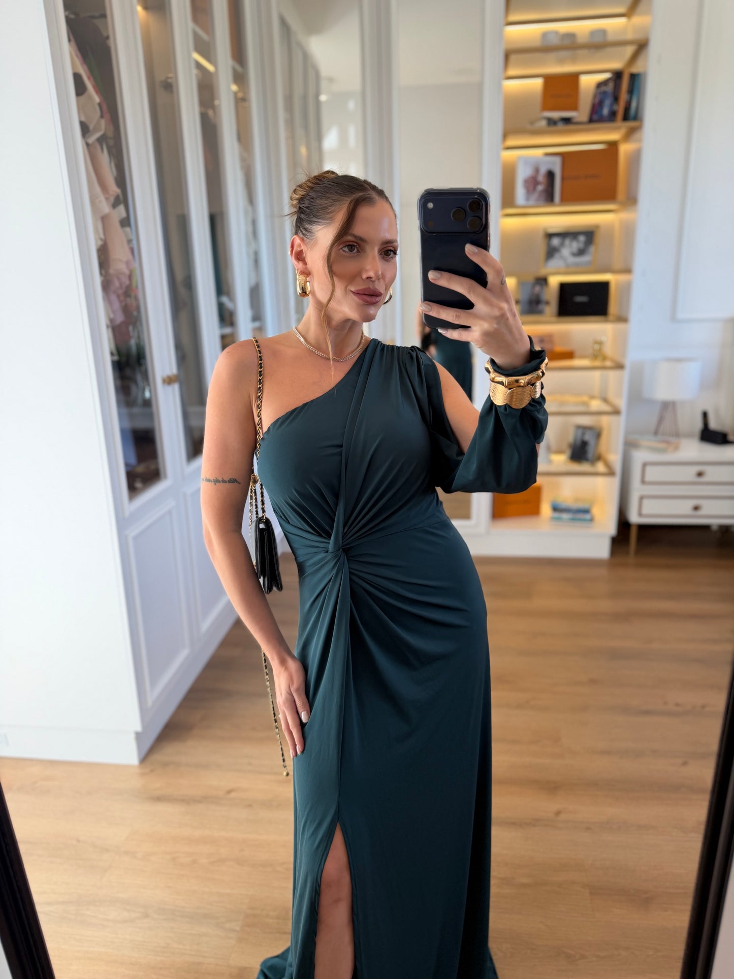Vestido Karina Um Ombro Só com Manga longa