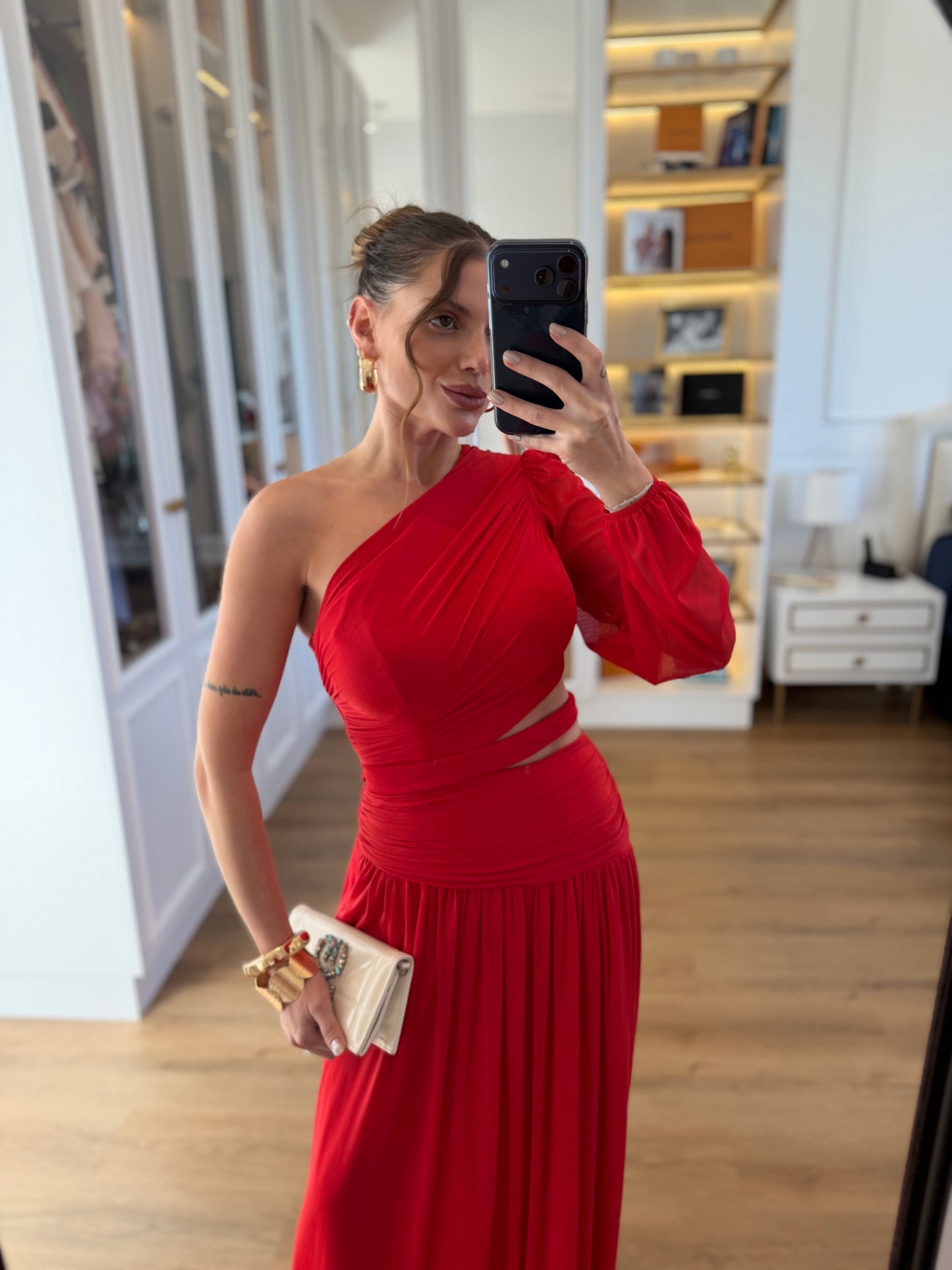 Vestido em tule recorte na lateral