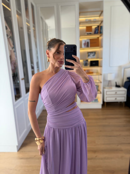 Vestido em tule recorte na lateral