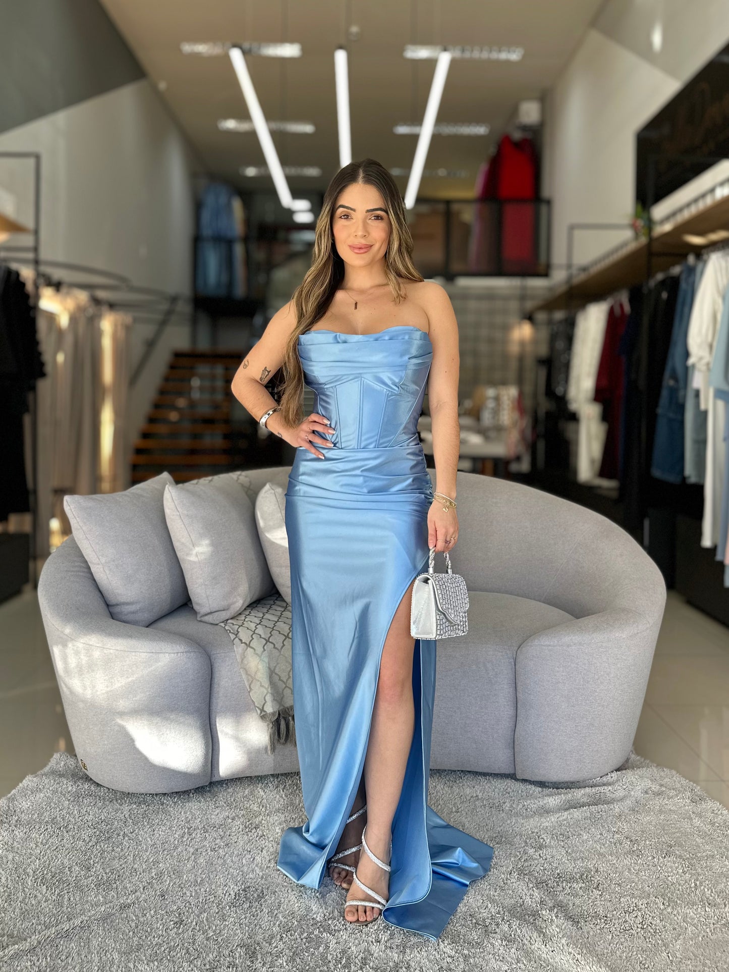 Vestido Longo Acetinado com Corset e Fenda