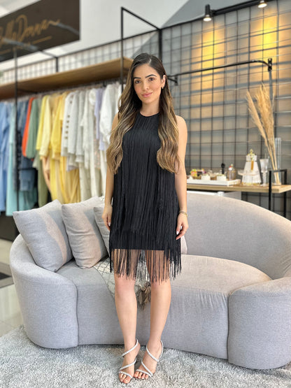 Vestido Curto Frente Única com Franjas