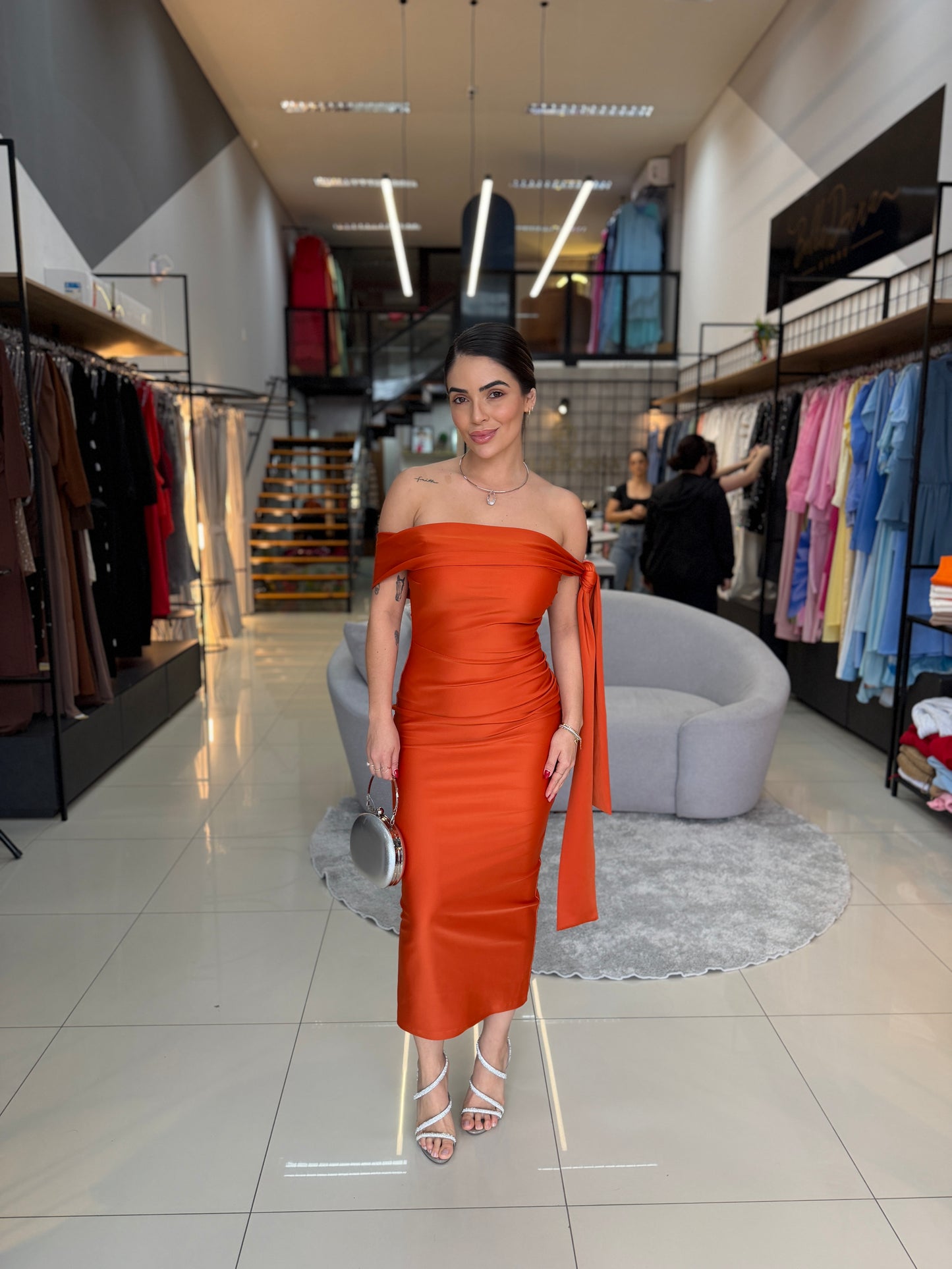 Vestido Midi Ombro a Ombro com Faixa Lateral