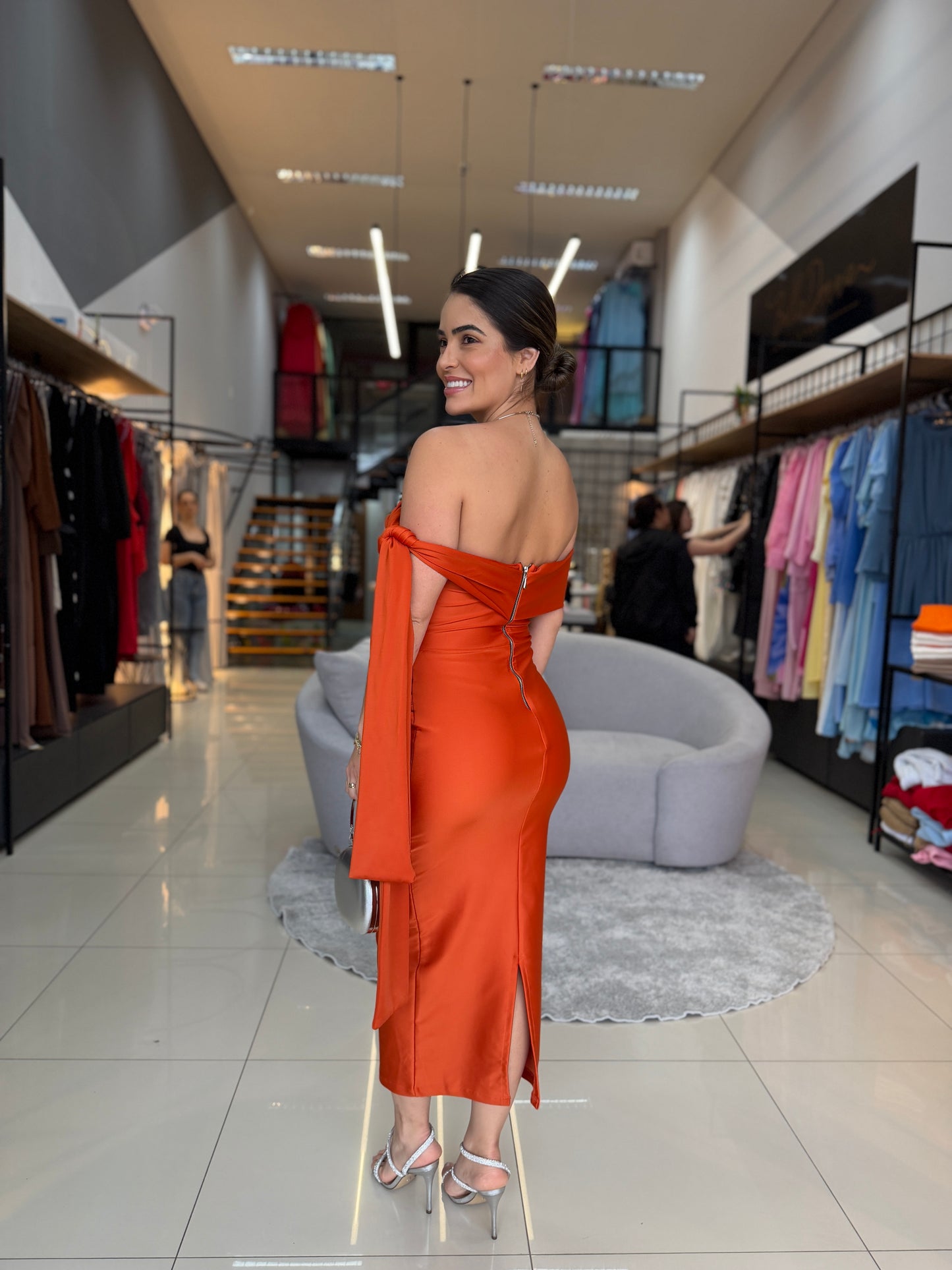 Vestido Midi Ombro a Ombro com Faixa Lateral