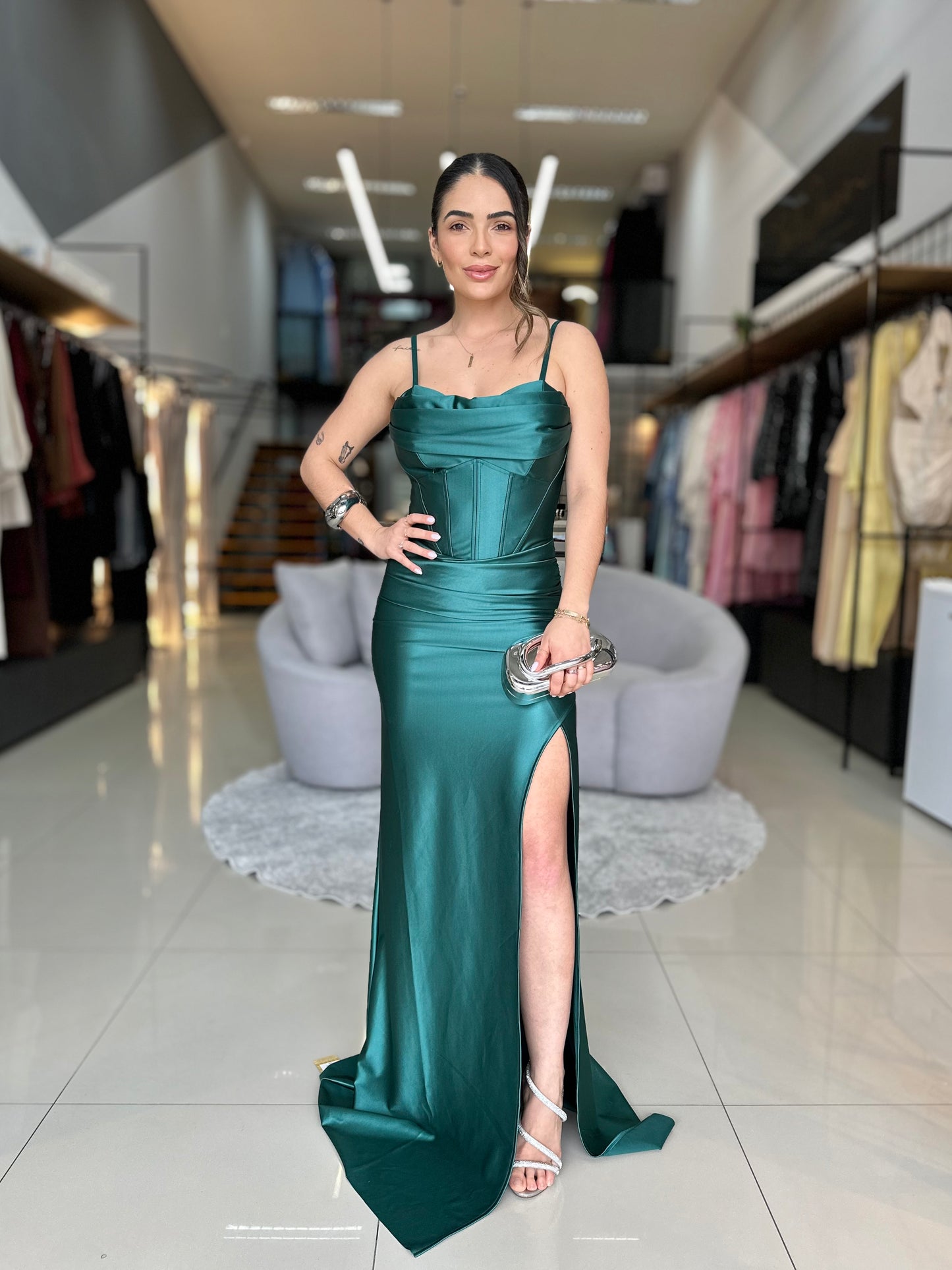 Vestido Longo Acetinado com Corset e Fenda