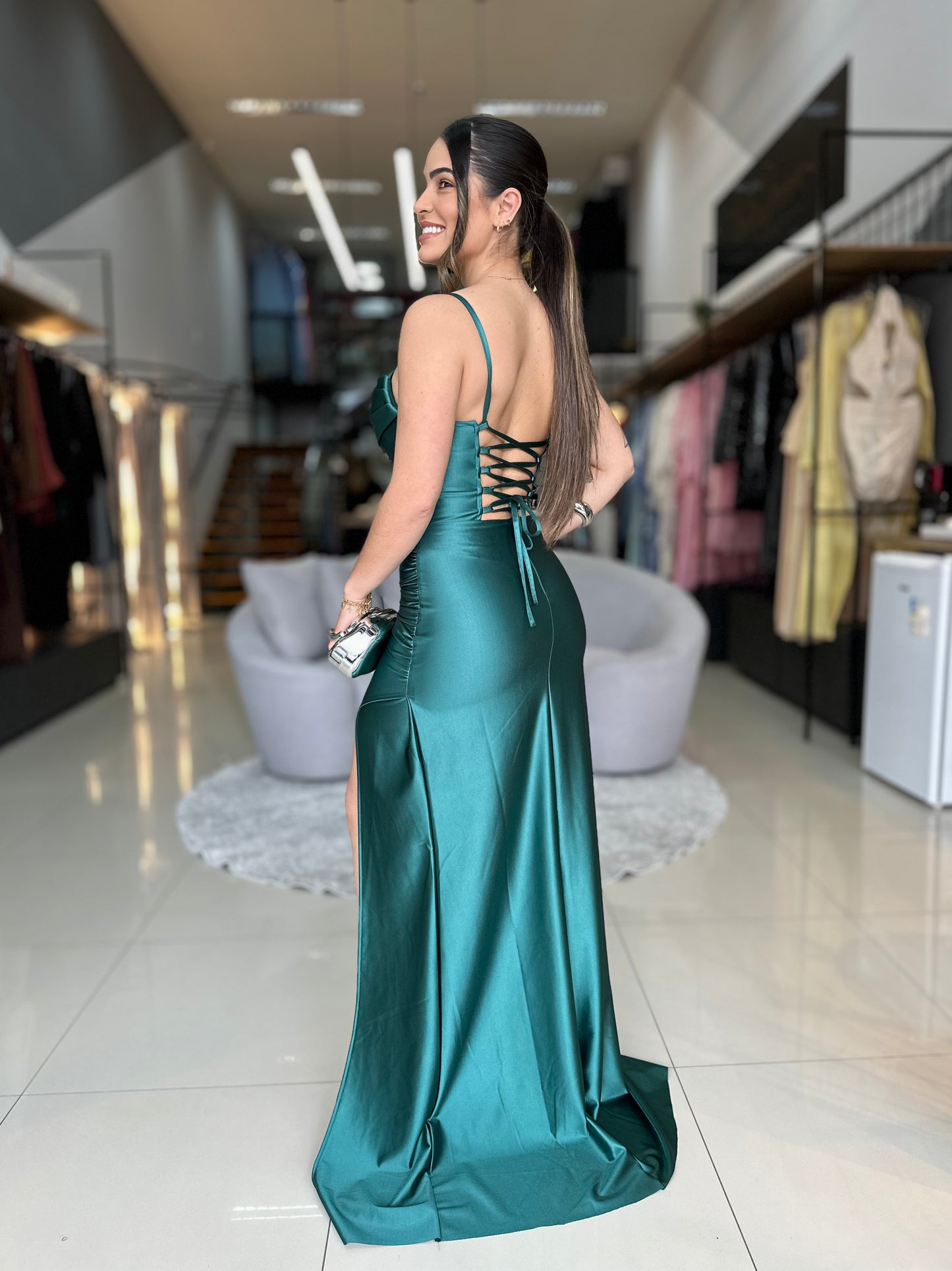 Vestido Longo Acetinado com Corset e Fenda