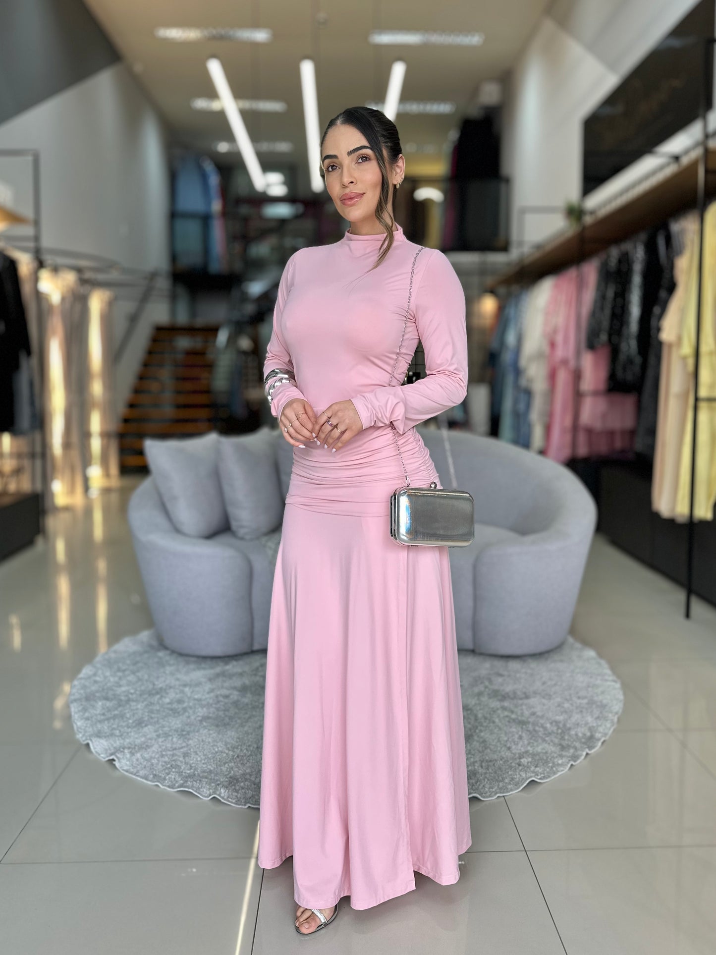 Vestido Manga Longa com Fenda e Drapeado