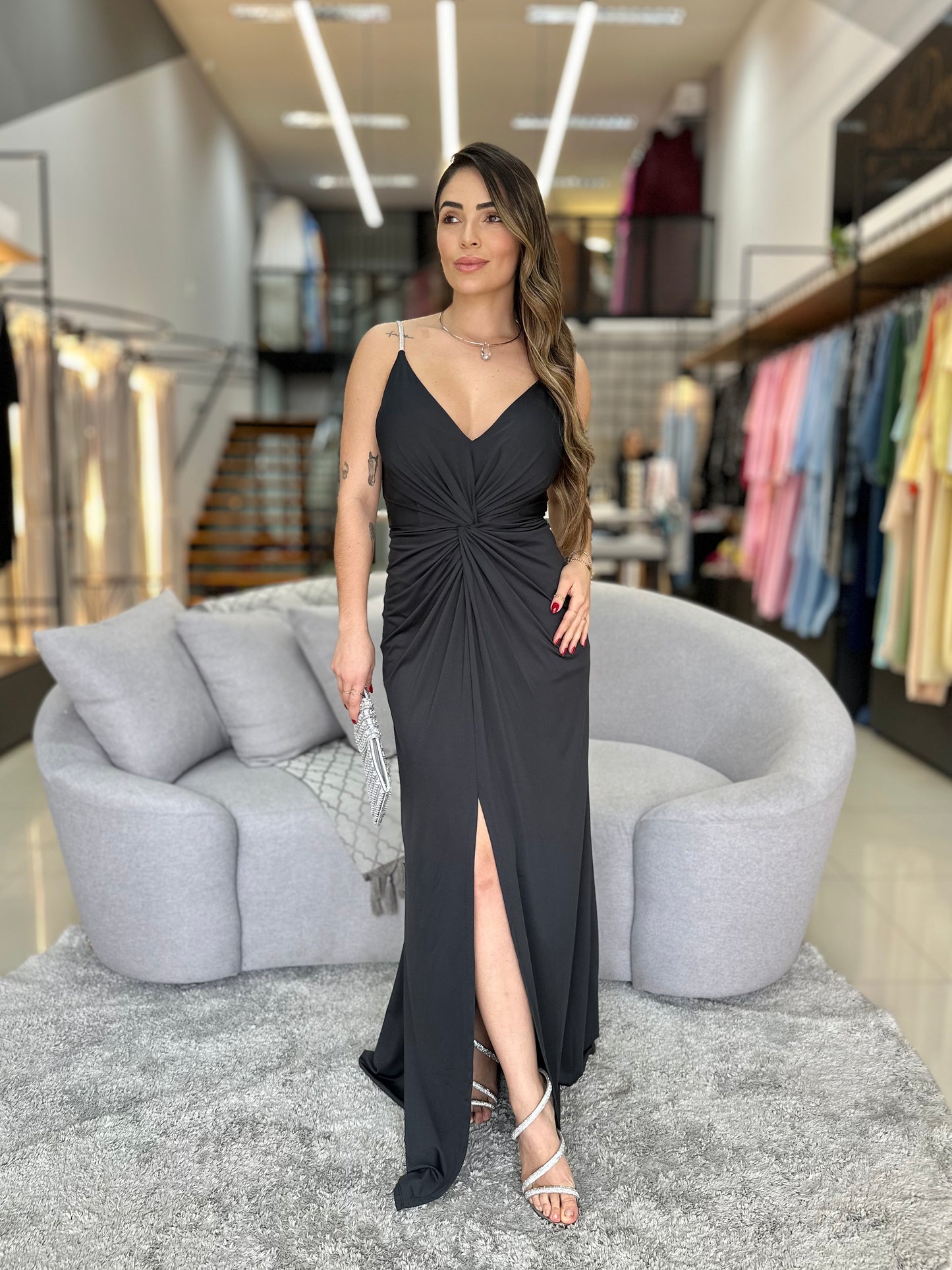 Vestido com Drapeado Central e Fenda