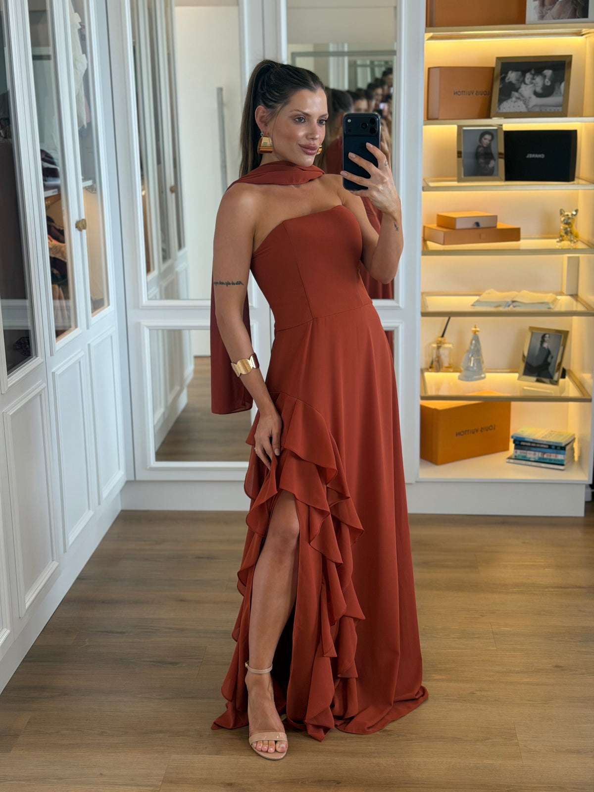 Vestido Longo Fenda Babados c/ Faixa