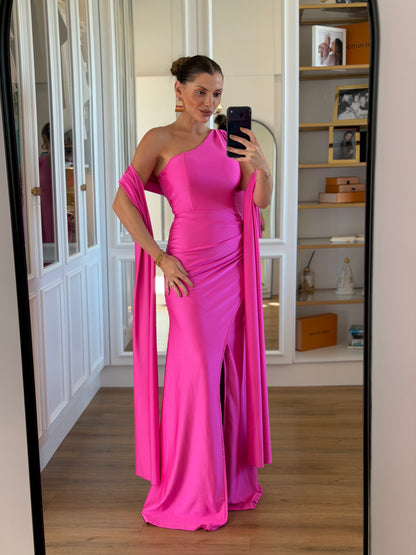 Vestido Longo Elegante com Fenda e Detalhe de Faixa