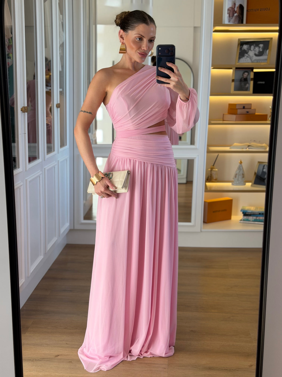 Vestido em tule recorte na lateral