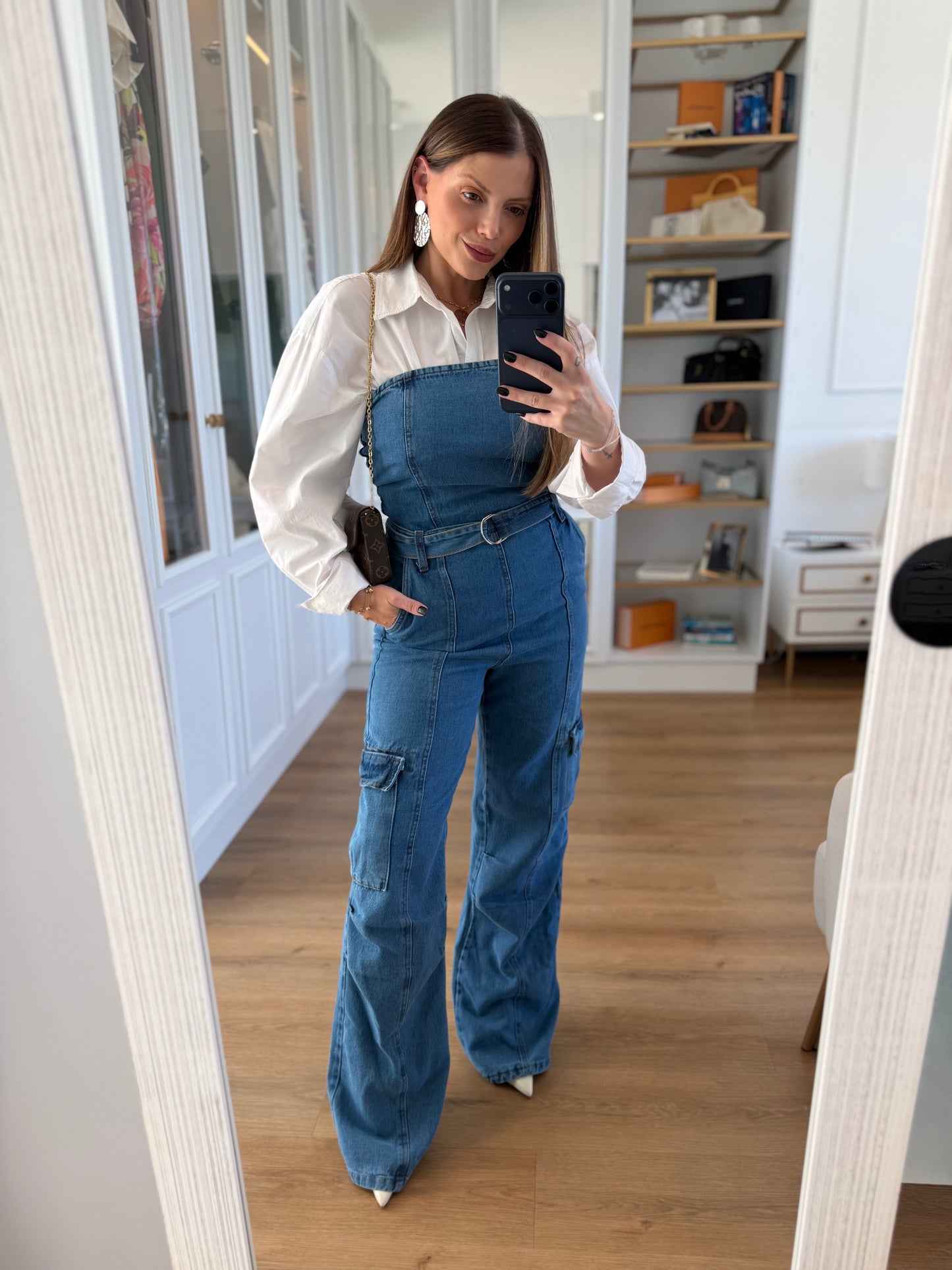 Macacão Jeans Tomara que Caia com Bolsos Cargo