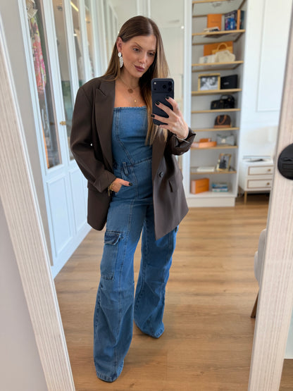 Macacão Jeans Tomara que Caia com Bolsos Cargo