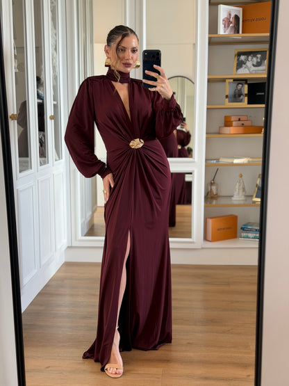 Vestido Longo com Drapeado e Fivela Dourada