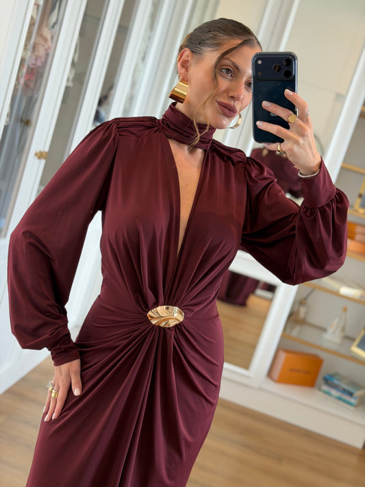 Vestido Longo com Drapeado e Fivela Dourada